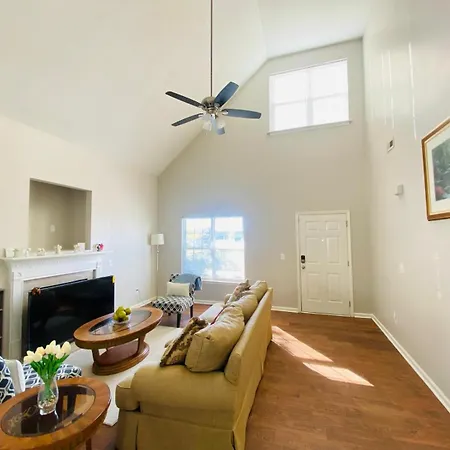 Private Room & Bathroom Close To Downtown Raleigh